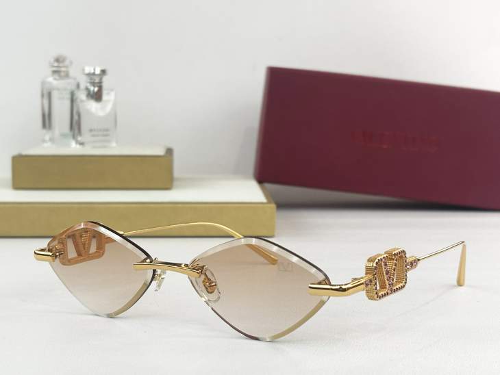 Picture of Valentino Sunglasses _SKUfw75048997fw